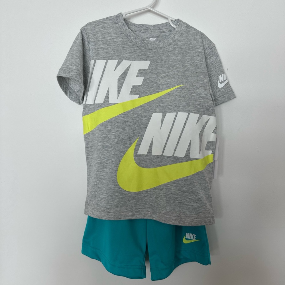 Nike Boys Shirt and Shorts Set Size 7